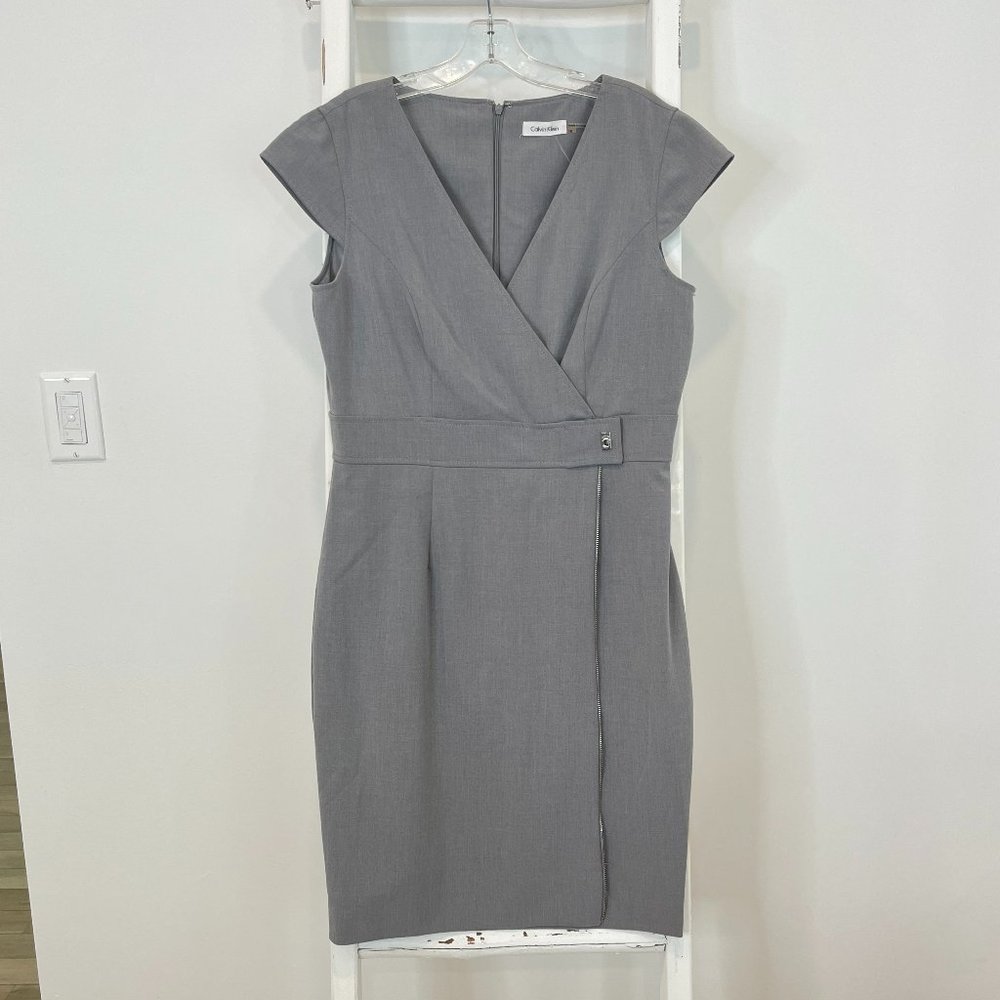 Calvin Klein Modern Capped Sleeve Gray Dress with Front Zipper (NWOT)